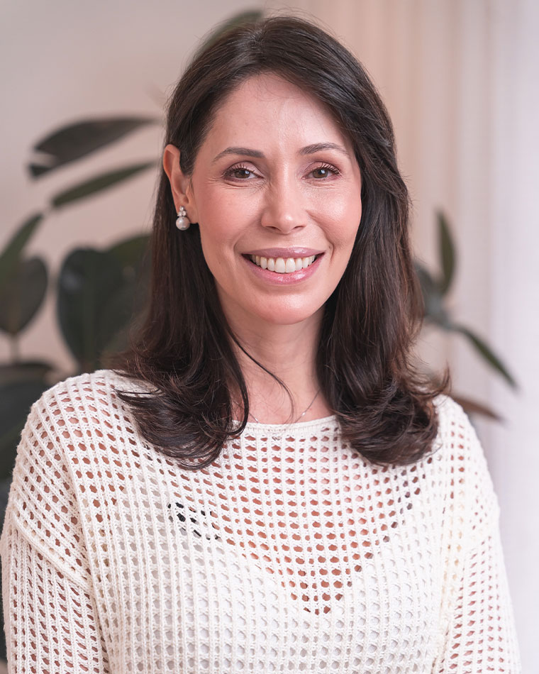 Dra. Eloisa Zampieri, dermatologista, em seu consultório no Itaim Bibi, São Paulo